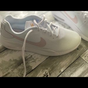 Air Max Oketo women’s shoe